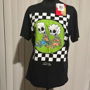 Men’s NWT men’s medium graphic tee.